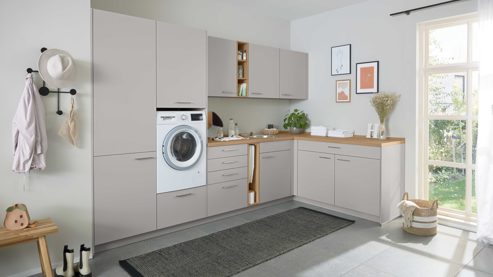 Systemküche culineo® aus Holz in Hellgrau Culineo® Hauswirtschaftsraum C615 mit Edelstahlbecken Seidengrau & Eiche Como - Stellfläche ca. 328 x 187 cm