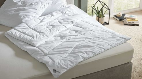 Bettdecke Interliving aus Naturfaser in Weiß Interliving Bettdecke Serie 9206 - Naturhaardecke normal - ca. 1.100 g Kamelhaarflaum, ca. 135 x 200 cm